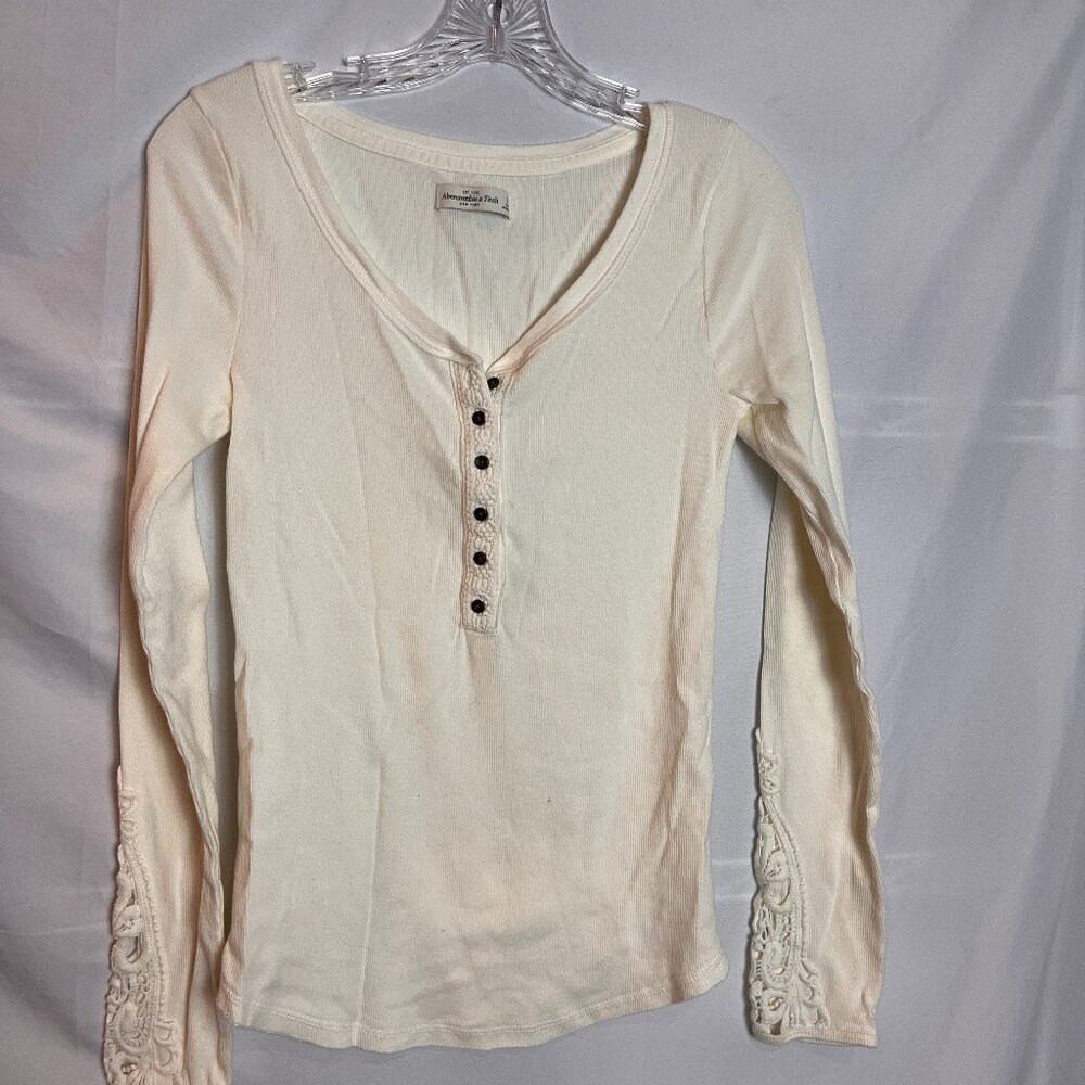 Women's Creme A & F long sleeve Henley knit T shirt w/embellished sleeves